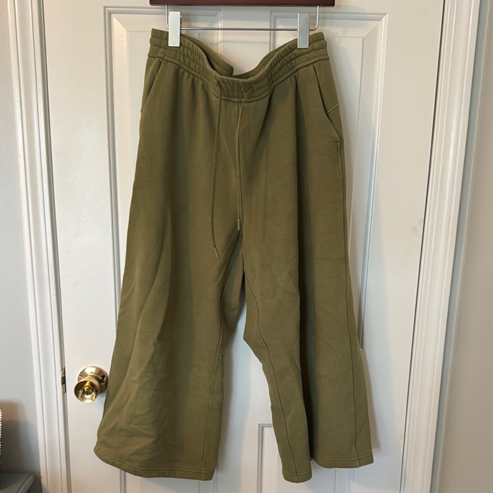 Lululemon Loungeful High-Rise Wide Leg Crop Size 12